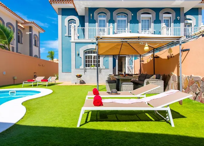 Melyna Private Heated Pool * アデヘ