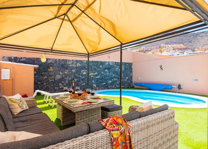 Melyna Private Heated Pool アデヘ