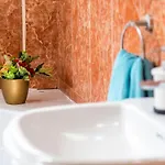 Melyna Private Heated Pool Адехе