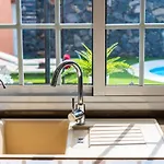 Melyna Private Heated Pool Вілла *