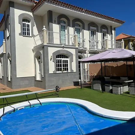 Melyna Private Heated Pool Адехе