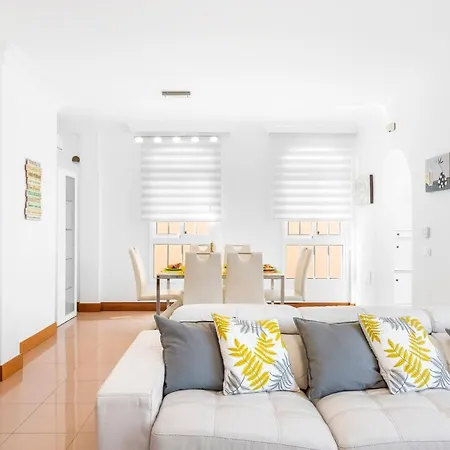 Melyna Private Heated Pool