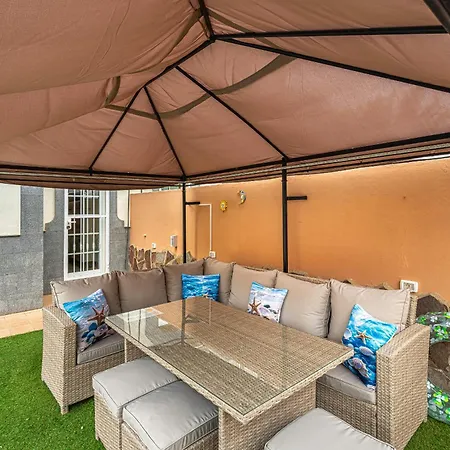 Melyna Private Heated Pool Вилла Адехе