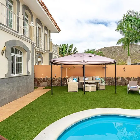 Melyna Private Heated Pool Адехе