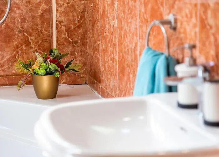 Melyna Private Heated Pool Адехе