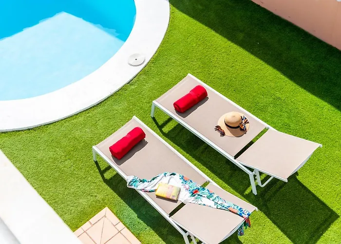 Melyna Private Heated Pool Вілла