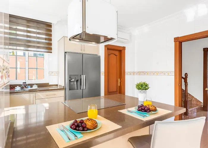 Melyna Private Heated Pool Вілла Адехе