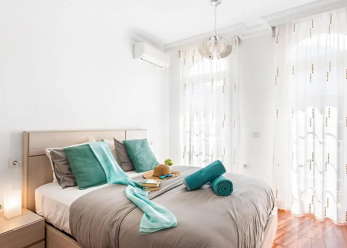 Melyna Private Heated Pool Адехе