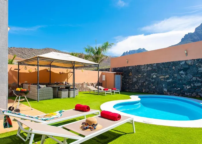 Melyna Private Heated Pool Вілла