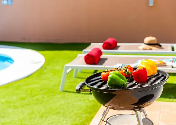 Melyna Private Heated Pool Вілла Адехе